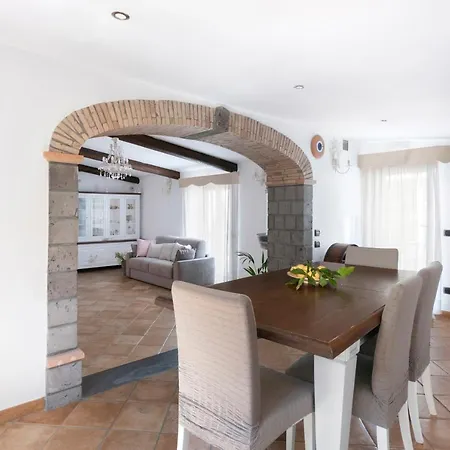 Daire Anna - De Vivo Realty