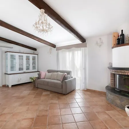 Anna - De Vivo Realty * Piano di Sorrento