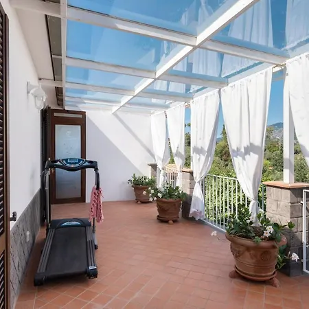 Anna - De Vivo Realty * Piano di Sorrento