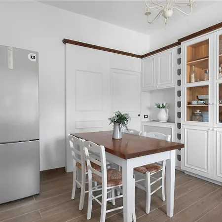 Anna - De Vivo Realty